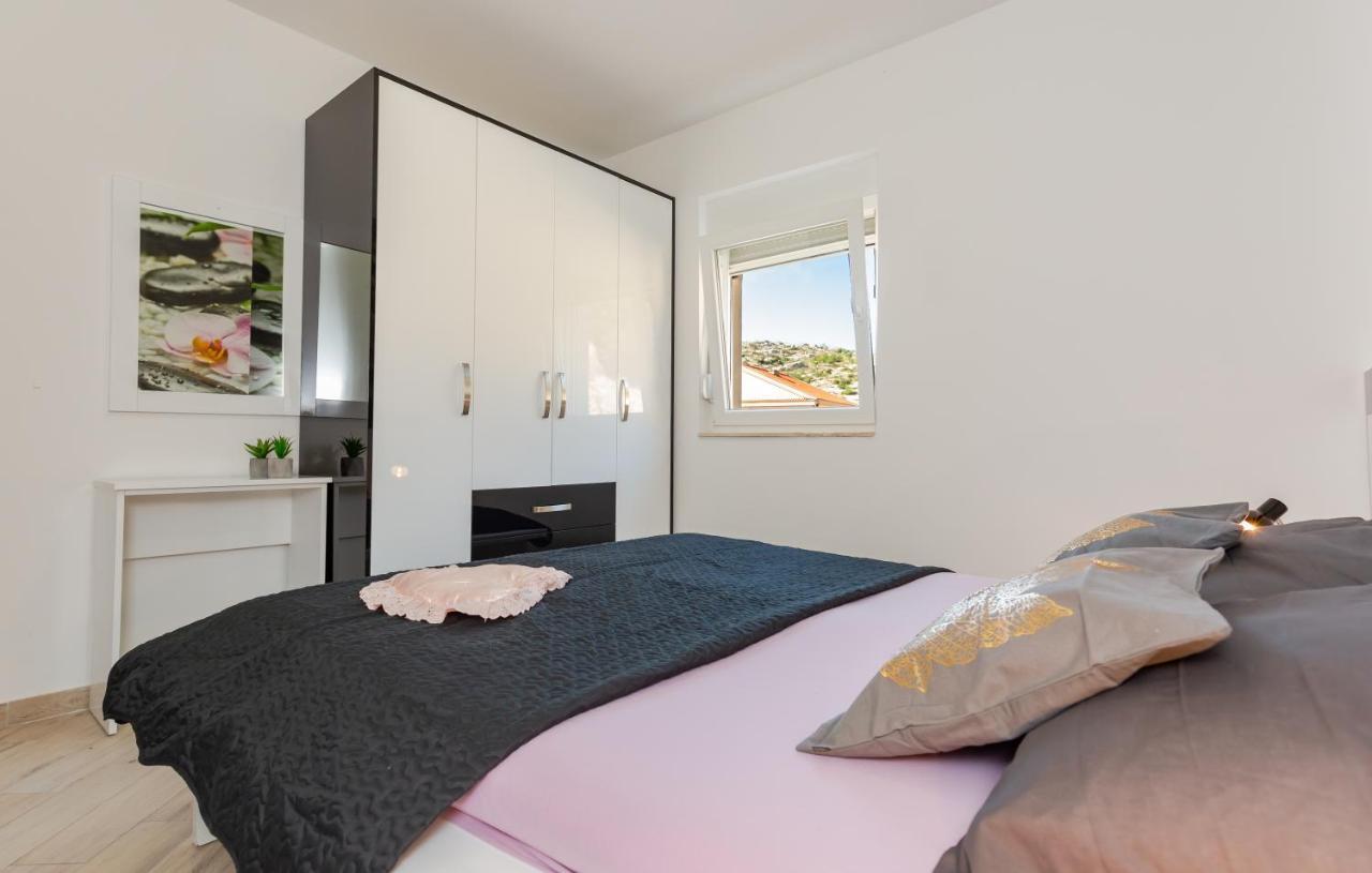 Andela 3 Lägenhet Makarska Exteriör bild